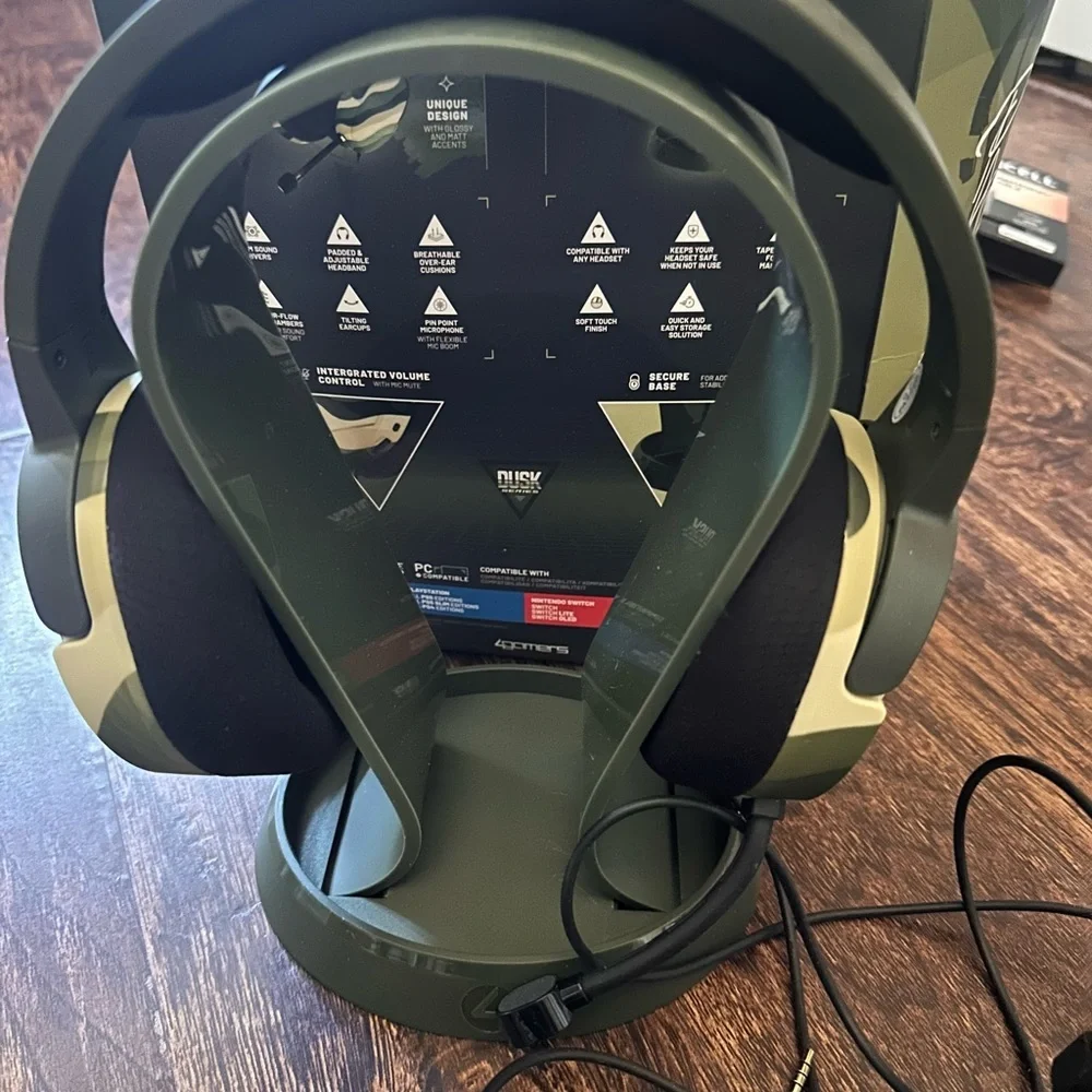 PC Accessory: Wired Headset - 4Gamers Panther Headset with Stand - Wave Forest: